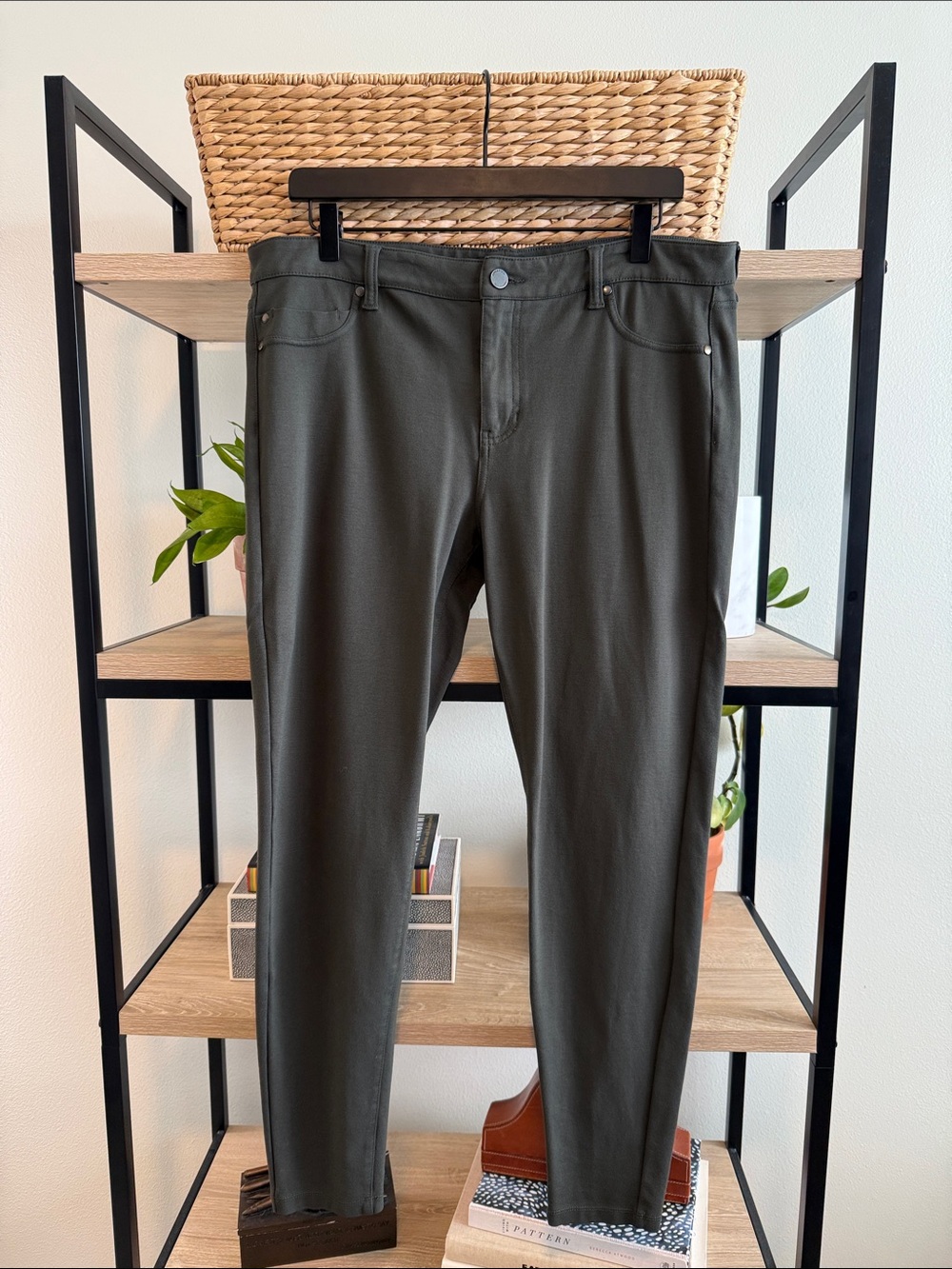 Liverpool Mid-Rise Madonna Peat Green Ponte Knit Jegging Legging Pants, 14/ 32